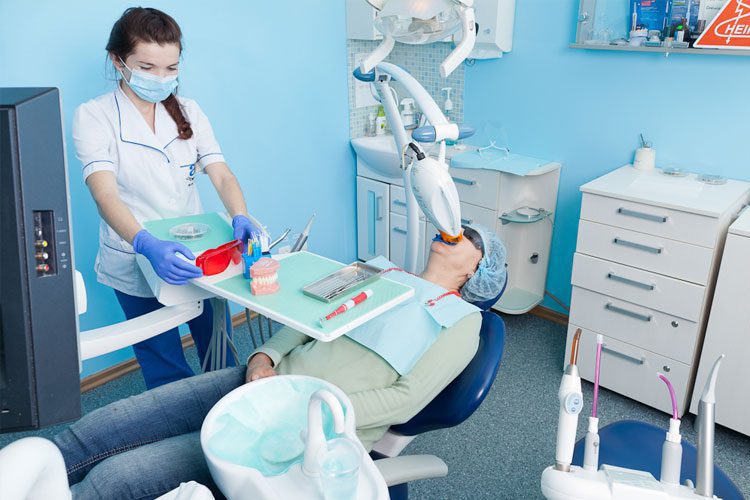 стоматолог