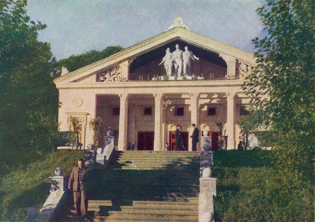 кіно у львові